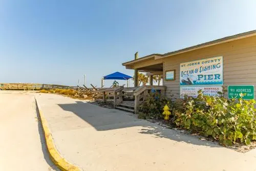 Ocean Palms, Sleeps 8, 4 Bedroom, Walk to the Beach by Vtrips - Image 1