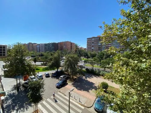 piso para jovenes familia cerca playa y centro . BLASCO IBANEZ A - Image 1