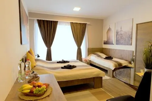 Roza Hotel Es Apartmanhaz - Image 1