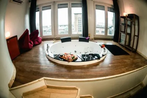4Roomz - Image 1