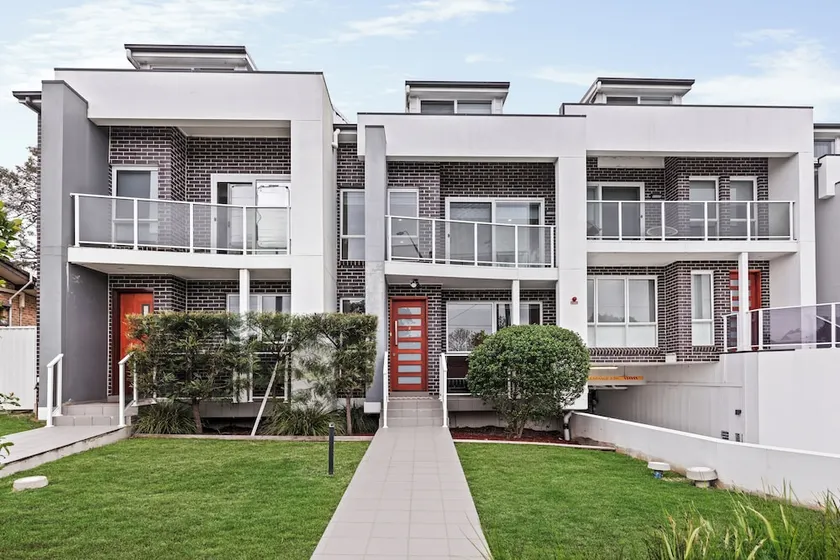 StayAU 4BR Modern Townhouse Asquith - Image 1
