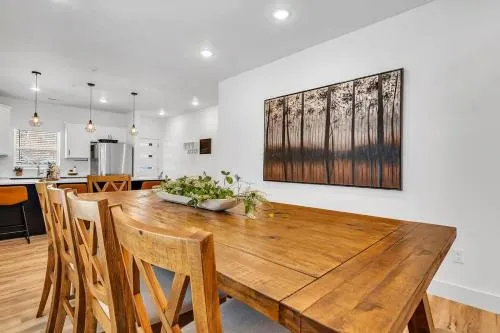 Hilltop House - Image 1