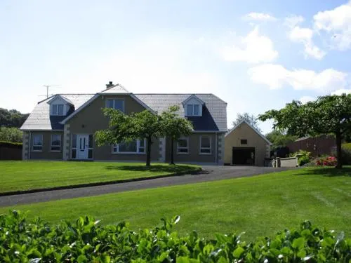 Muff Village Bed & Breakfast - Image 1