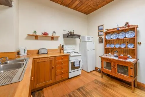 Richmond Bridge Cottage - Image 1