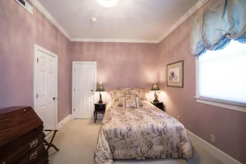 Lions Gate B&B - Image 1
