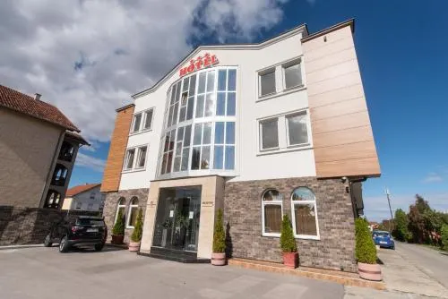 Hotel Stari Krovovi - Image 1