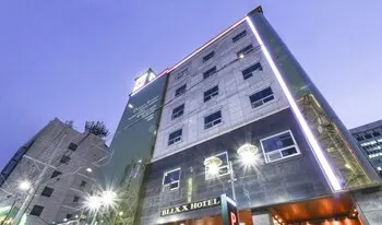 Blixx Hotel - Image 1