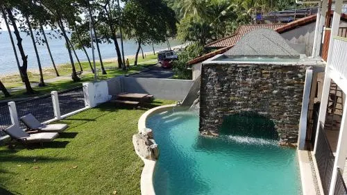 Trinity Beach House - Image 1