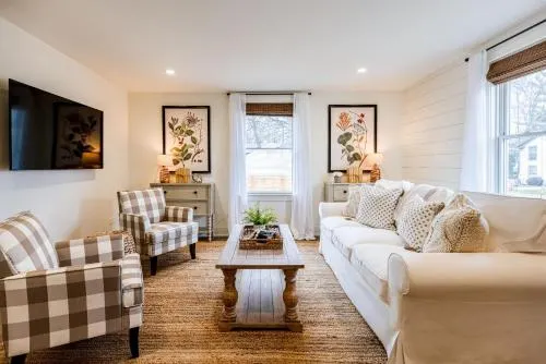 Downtown Luxury Farmhouse Apartment #4 - Image 1