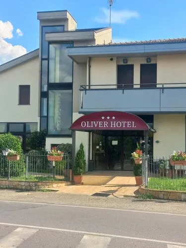 Oliver Hotel - Image 1