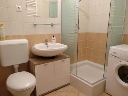 Jade Apartment - Image 1