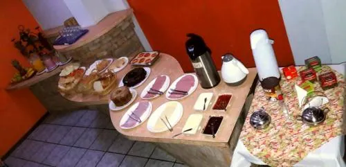 Cande Hotel - Image 1