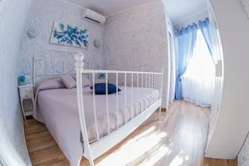 Flores Guest House - Image 1