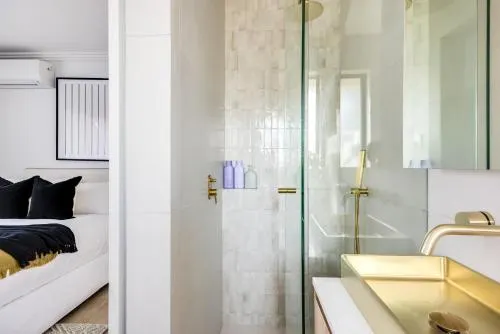 Kahlo Bondi Luxury Escape 2 Bedroom Furnished Apartments - Image 1