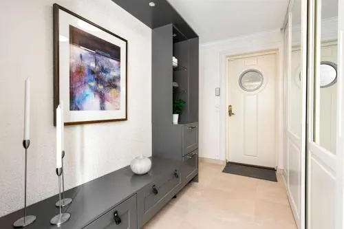 Exclusive apartment by the ocean - Image 1