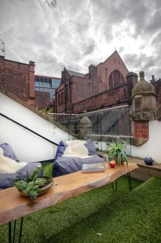 City SuperHost: Luxury Deansgate Townhouse - Image 1