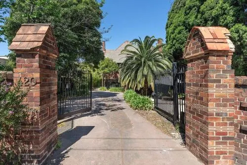 420 Punt Boutique Guesthouse - Image 1