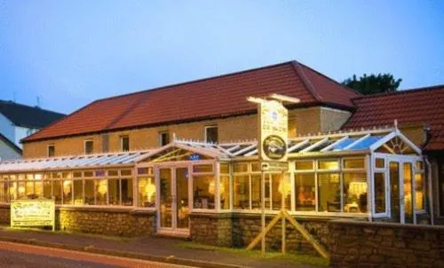 Aaron Lodge Guest House - Image 1