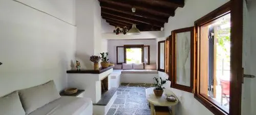 Lithos Residence - Image 1