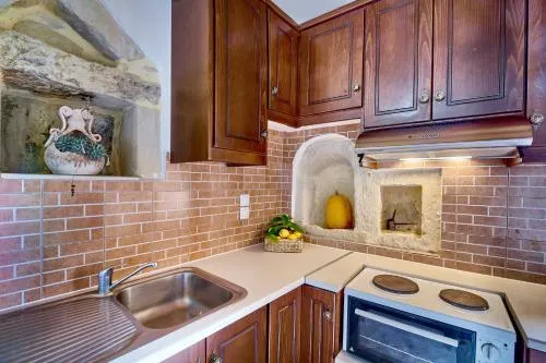 Vaggelis Little Stone House - Image 1