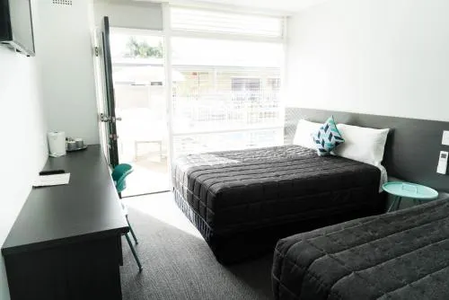 Twin Willows Hotel - Image 1