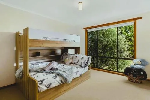 Spacious Modern Home Outstanding Views sleeps 9 - Image 1
