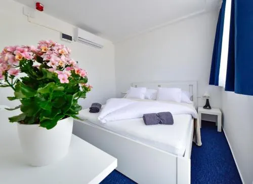 Zama Hotel - Image 1