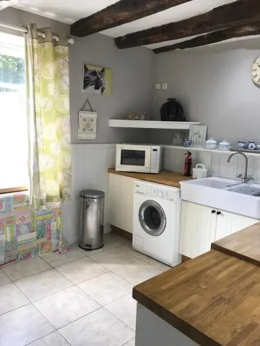 Mille Fleurs Cottage - Image 1