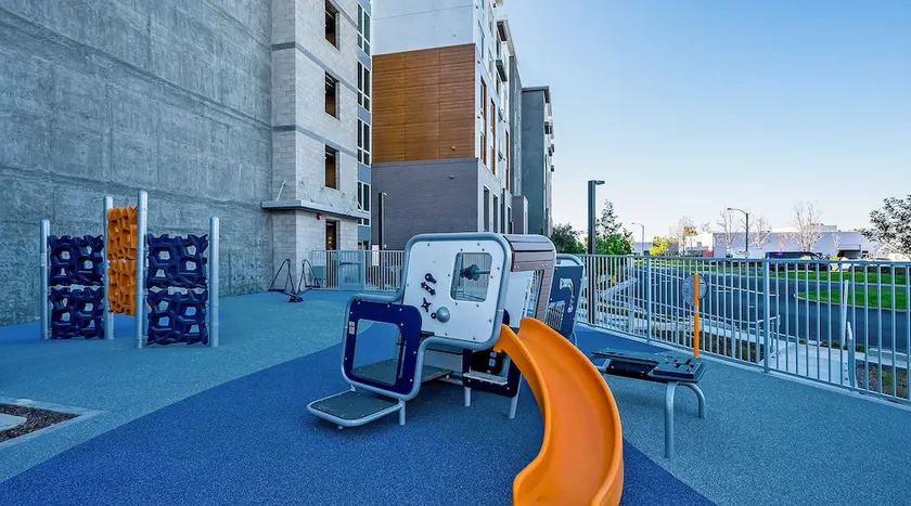 Global Luxury Suites Irvine - Image 1