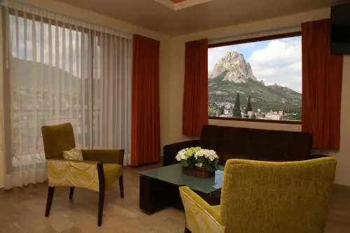 Hotel Plaza Bernal - Image 1