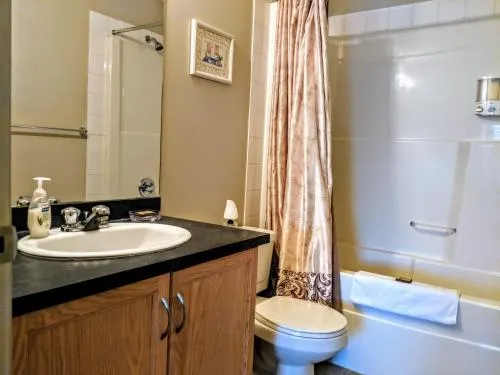 Bright 2BR U/G parking LRT&Transit 1Min Walk - Image 1