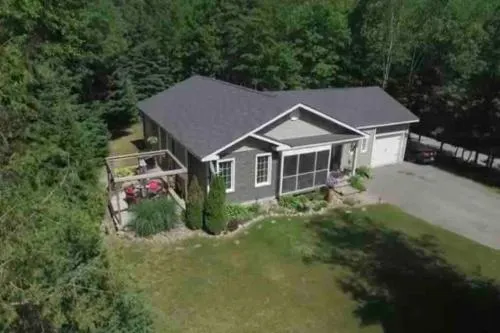 Modern 4 season cottage retreat - Image 1