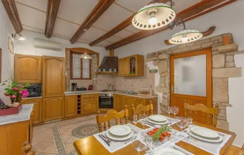 Holiday House Ra - Image 1