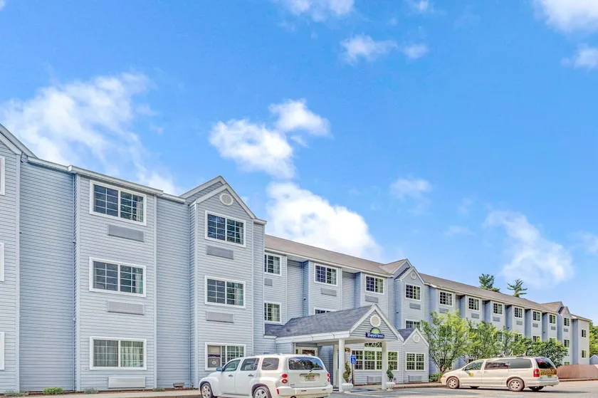 Days Inn by Wyndham Sturbridge - Image 1