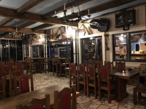 Samson Rooms - Image 1