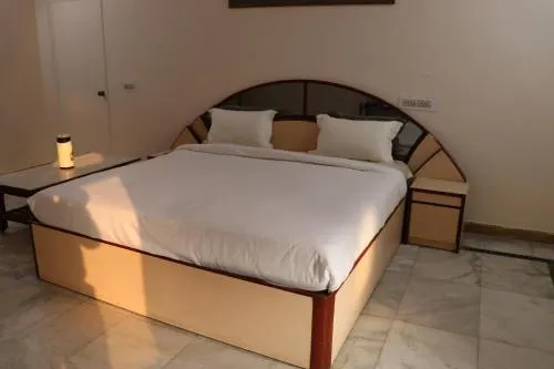 Hotel Surbhi Palace - Image 1