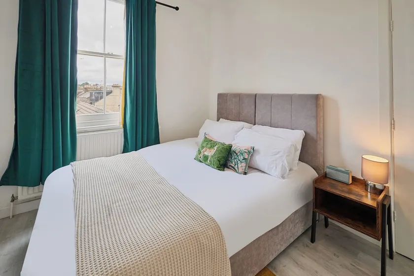 Stunning Gem of Twickenham - Image 1
