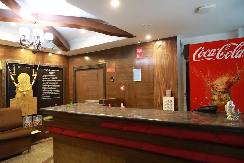Hotel Gayathri Grand by OYO Rooms - Image 1