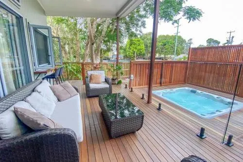 Beach House with spa among the trees Coolum Beach - Image 1