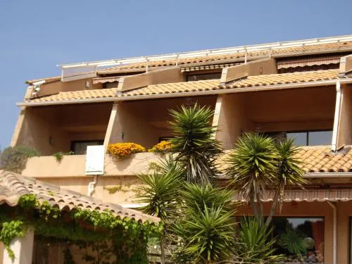 Les Palmiers - Image 1