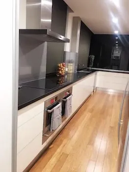 Gold Coast Stylish Beach Side House - Image 1