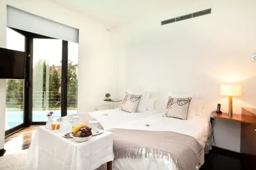 Villa Rock - Image 1