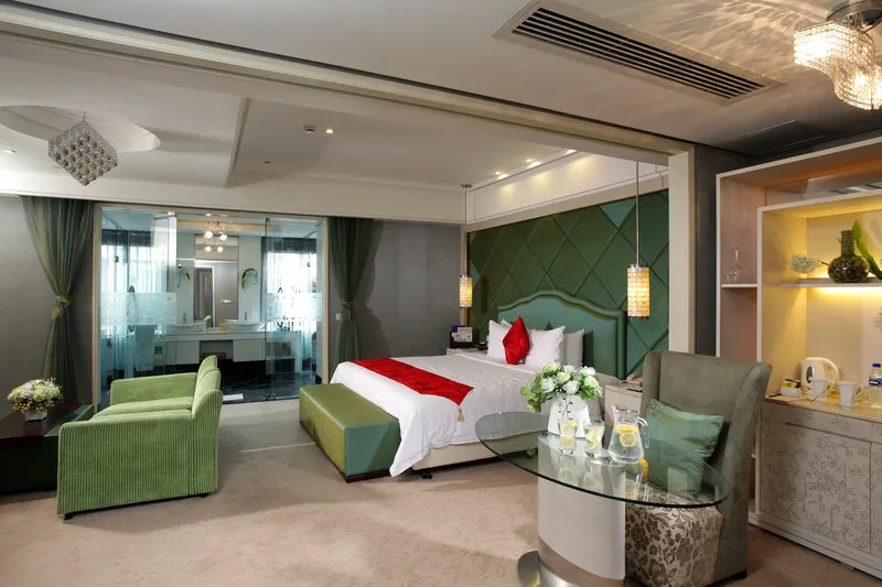 Q Hotel - Image 1