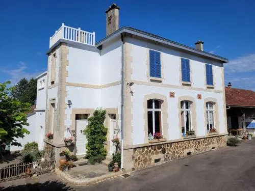 Former schoolhouse in a magnificent, quiet location - Image 1