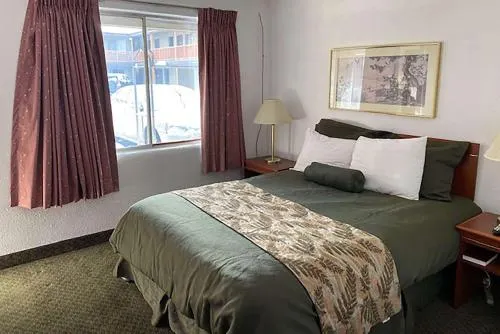 Oregon Motor Motel - Image 1