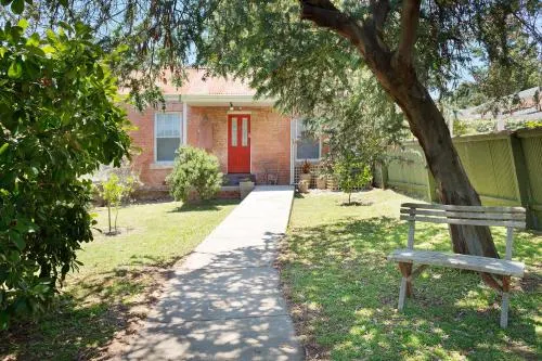 Templeton Cottage - Image 1