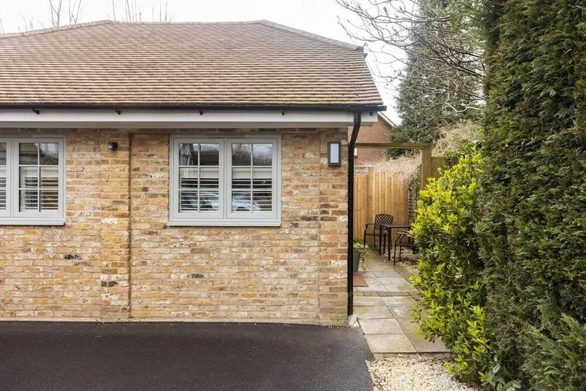 1 Bed Studio Sleeps 2 -Patio -Garden -Dogs Ok - Image 1