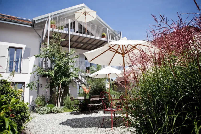 Le Coq Chantant B&B and Boutique Hotel St Livres - Image 1