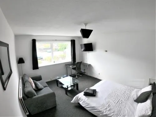 Town Centre Studio Flat! - Image 1