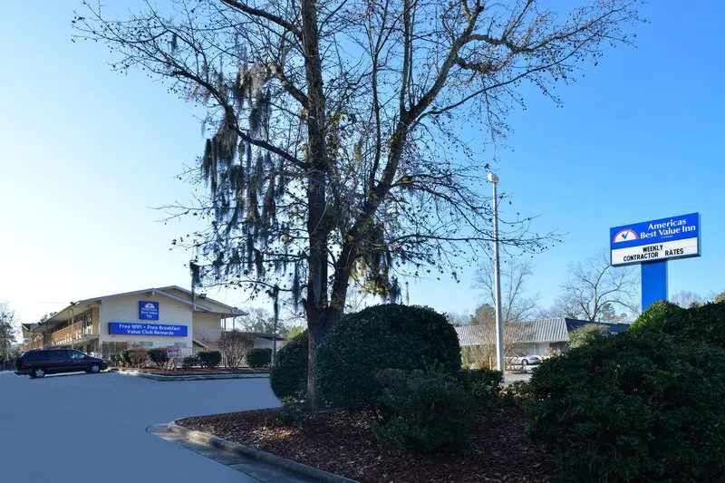 Americas Best Value Inn Wilmington - Image 1